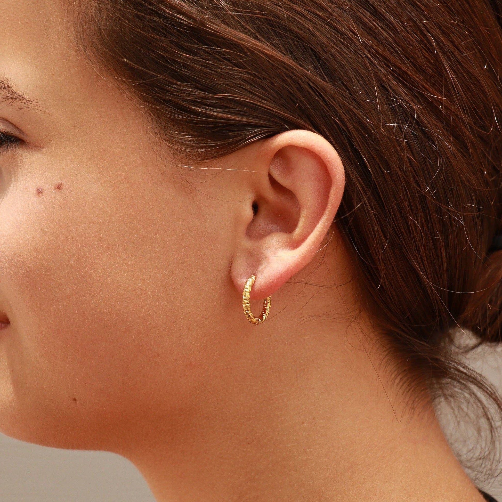 18K Gold PVD Stainless Steel Textured Huggie Hoop Earrings / ERJ0012