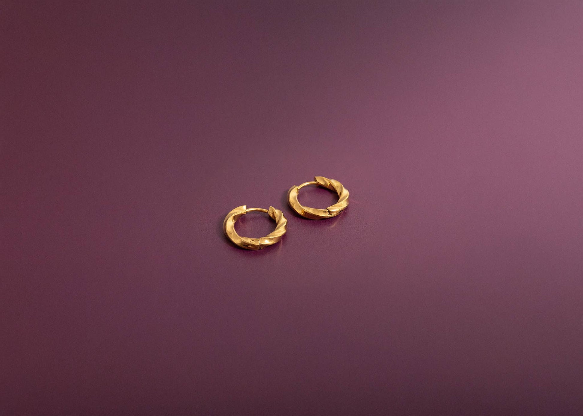 18K Gold PVD Stainless Steel Textured Twisted Huggie Hoop Earrings / ERJ0026
