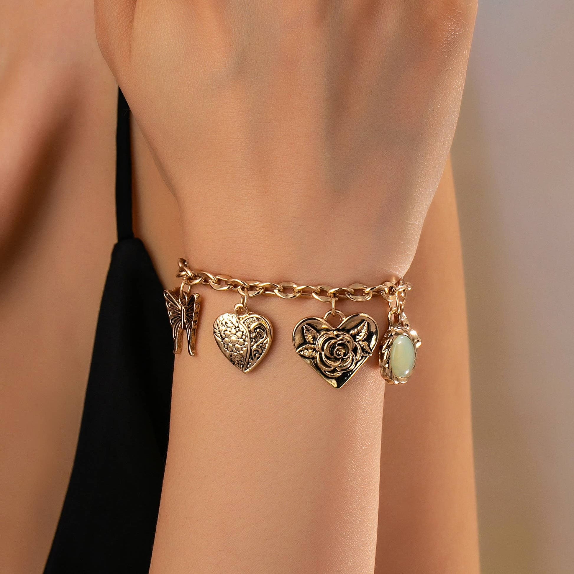 Gold Charm Bracelet with Hearts & Flowers | 80B1652