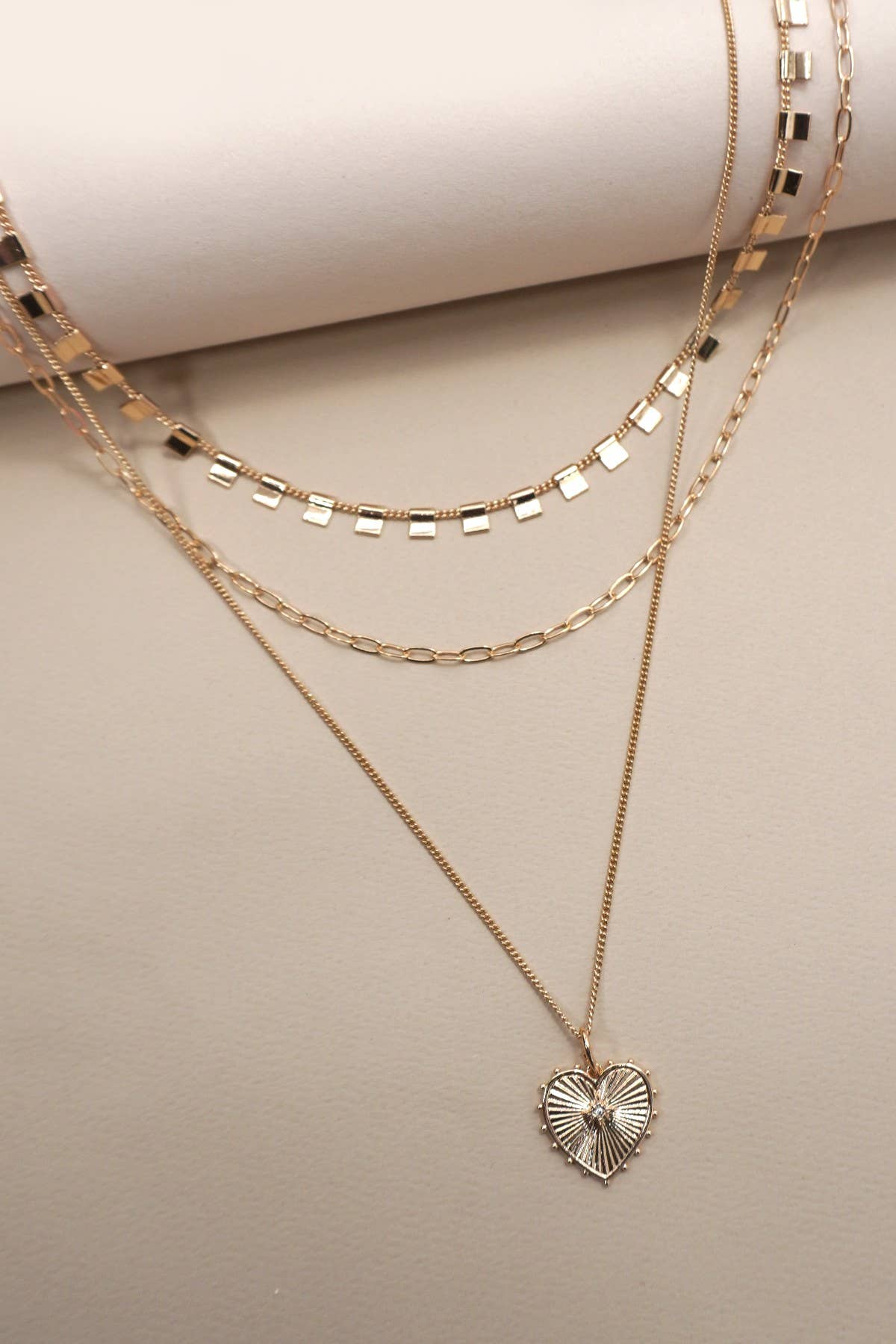 MULTI LAYERED ETCHED HEART CHARM NECKLACE | 80N1276
