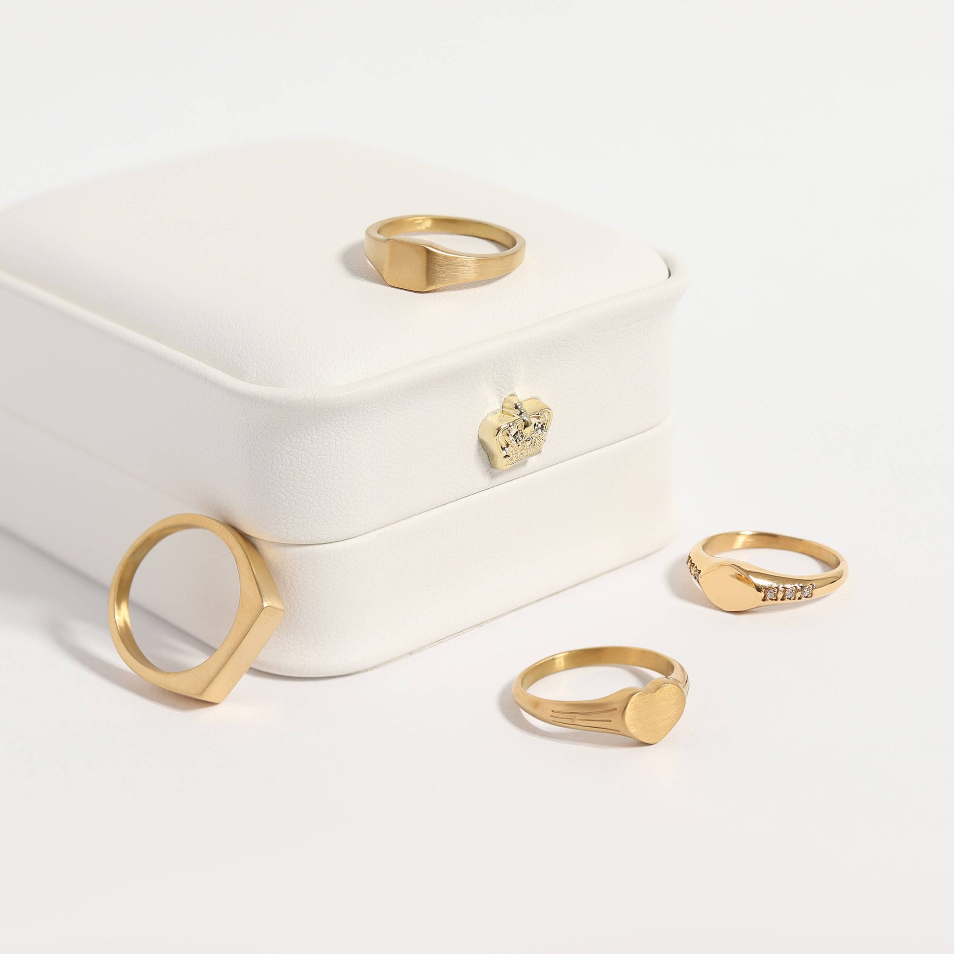 18k Gold Heart Ring - Engravable Heart Signet Ring for Women